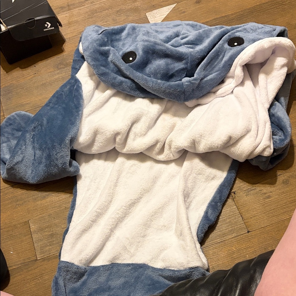 Plush Shark Hooded Blanket - Blue & White Cozy Throw